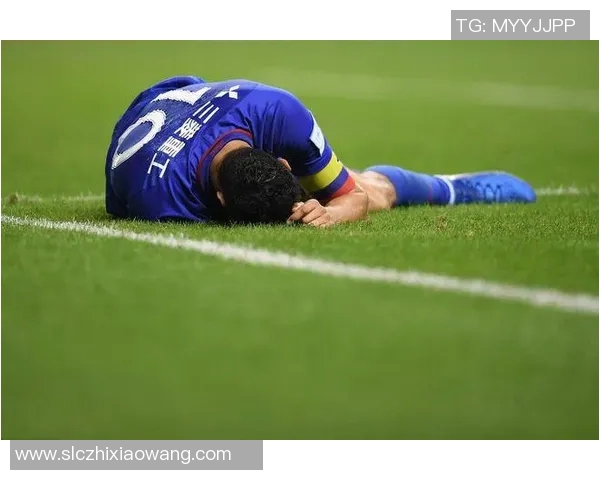 白云下的奇迹足球明星意外现身引发热议与欢呼